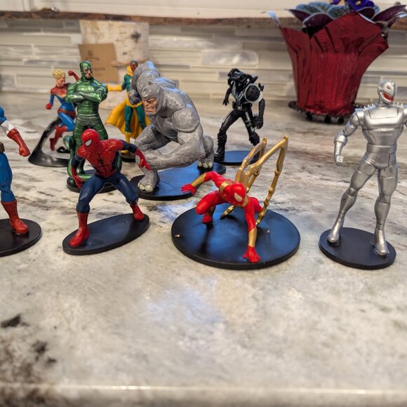 Lot of 9 Disney Store Marvel Avengers Figurines Set PVC Figures - Picture 4 of 6